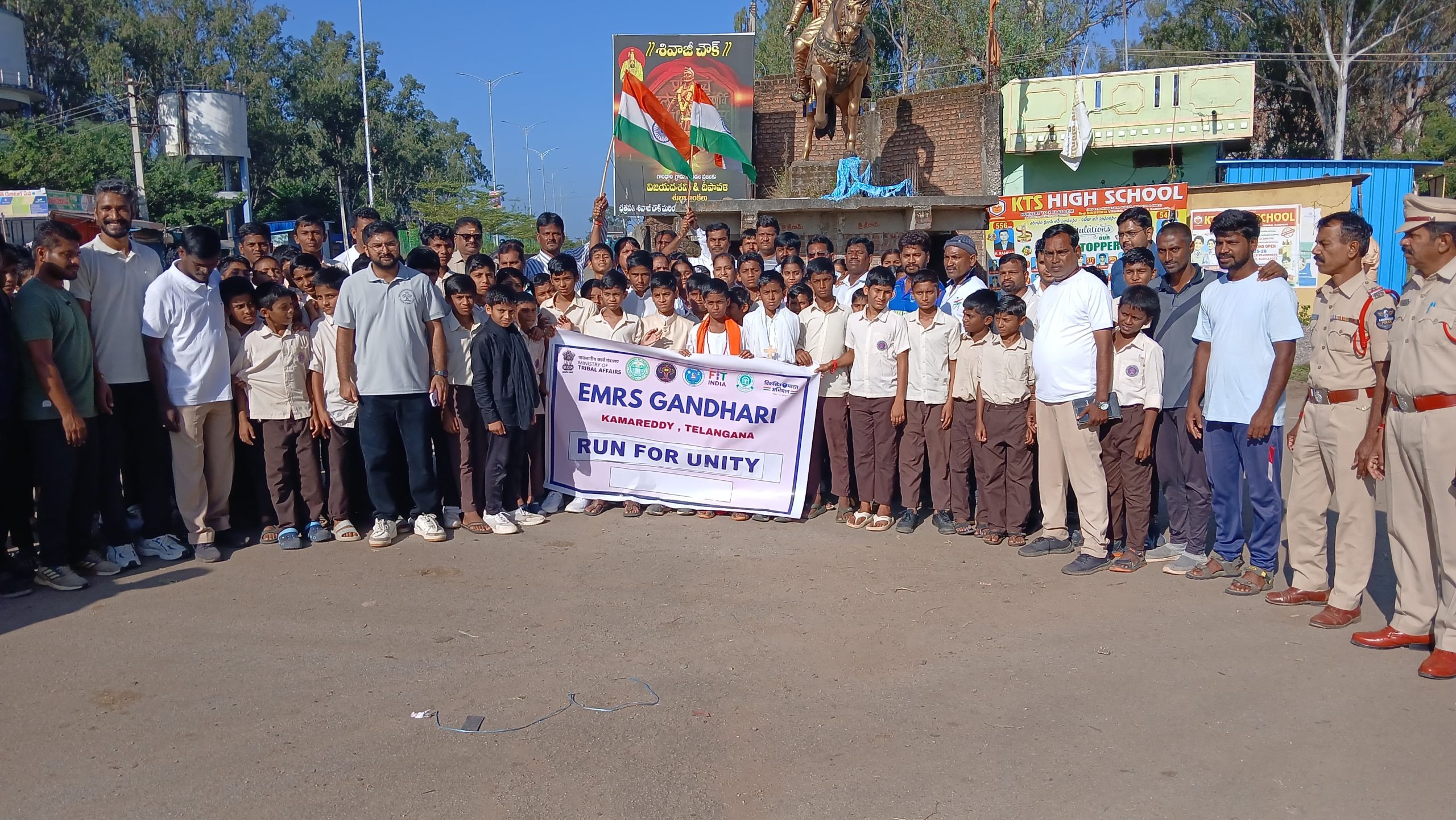 గాంధారిలో 2కే రన్ ఫర్ యూనిట్ కార్యక్రమం*దేశ సమగ్రత కోసం ప్రతి ఒక్కరుకలిసికట్టుగా కృషి చేయాలని