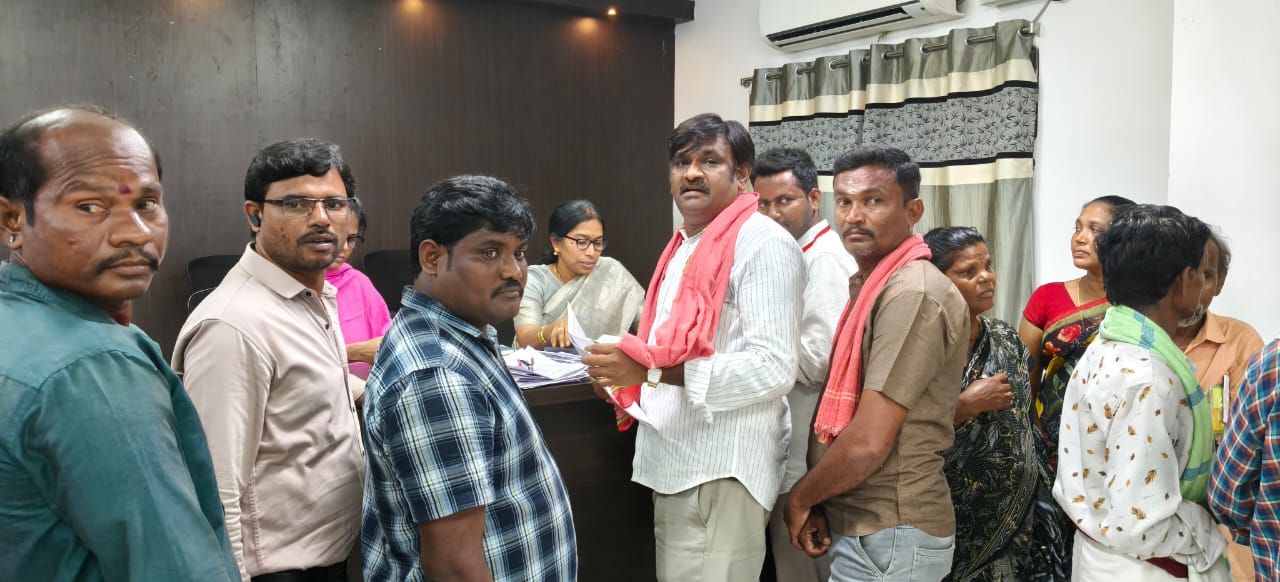 ఆదాడ ఆధ్వర్యంలో వివిధ సమస్యలపై కలెక్టర్ కు ఫిర్యాదు