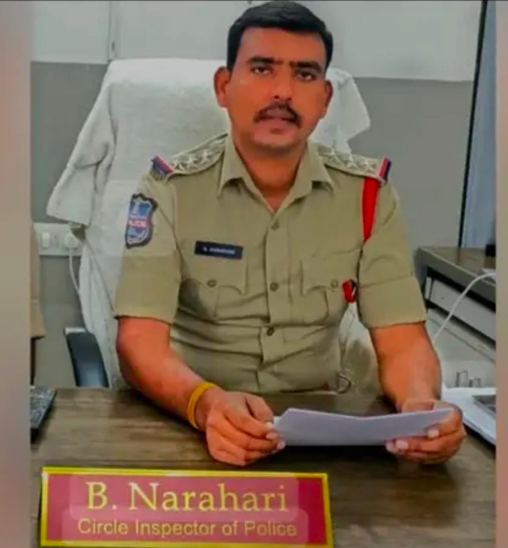 తాత్కాలిక ఆనందం కోసం విలువైన భ‌విష్య‌త్ ను నాశ‌నం చేసుకోవ‌ద్దు అని సీఐ న‌ర‌హ‌రి