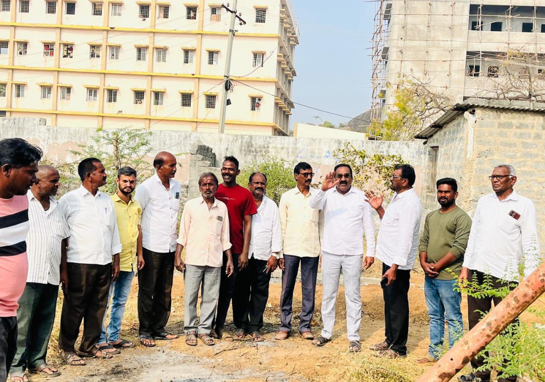 నారా చంద్రబాబు నాయుడు 100 రోజుల పాదయాత్ర పైలాన్ కు మరామతులు.