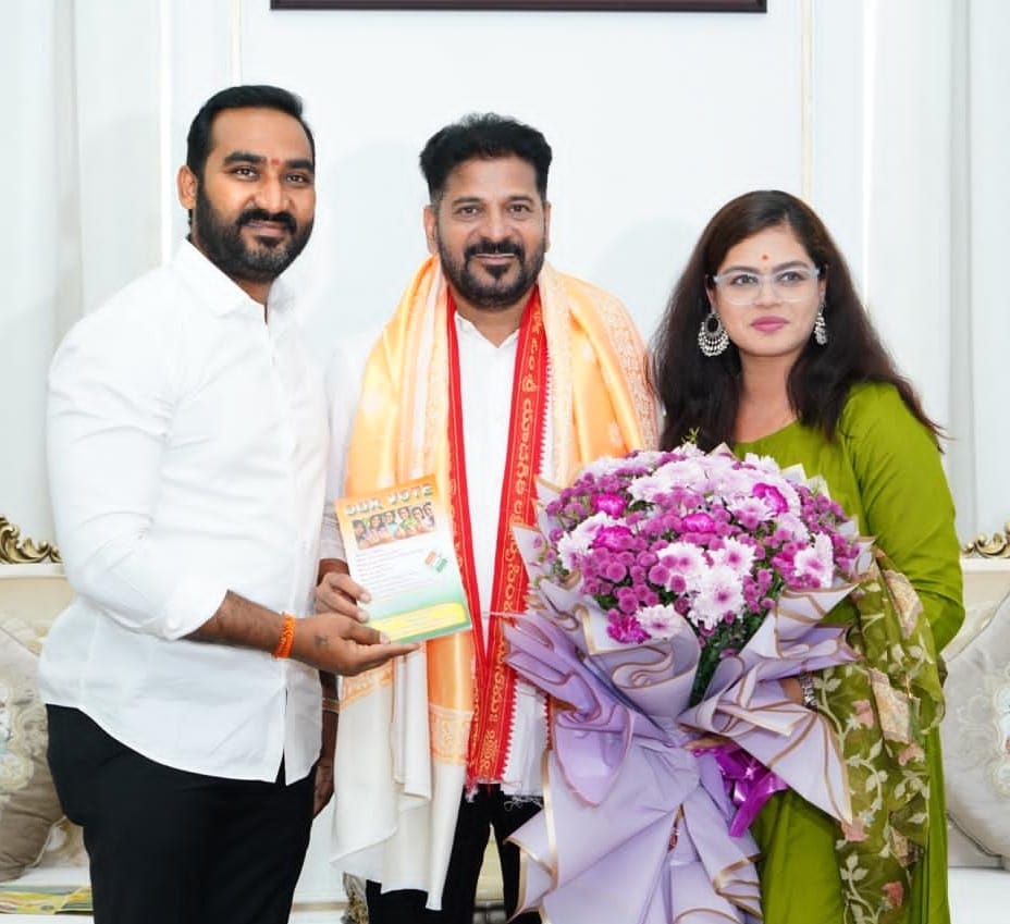 గౌరవ తెలంగాణ రాష్ట్ర ముఖ్యమంత్రి వర్యులు రేవంత్ రెడ్డి గారిని నూతన సంవత్సరం శుభాకాంక్షలు తెలియజేసిన టిపిసిసి స్టేట్ జనరల్ సెక్రెటరీ గడ్డం చంద్రశేఖర్ రెడ్డి