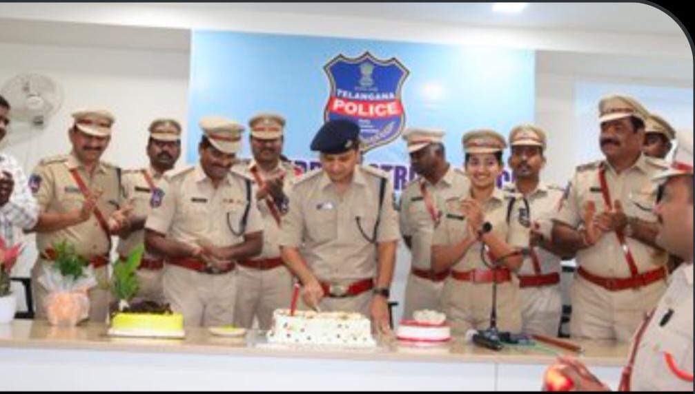 జిల్లా పోలీస్ కార్యాలయంలో సిబ్బంది & అదికారుల సమక్షంలో నూతన సంవత్సరం వేడుకలు నిర్వహణ