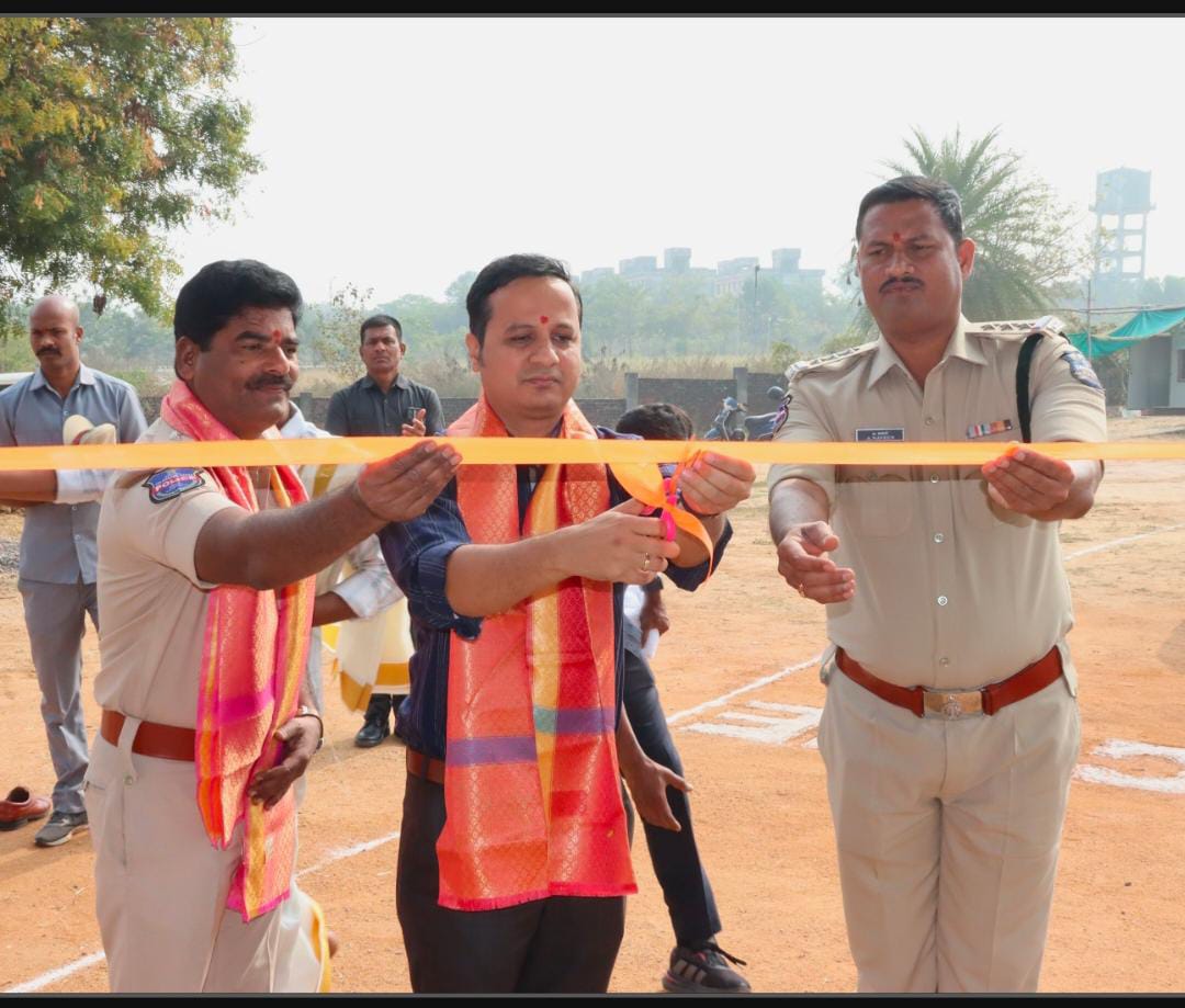 పోలీస్ వాహనాల సముదాయ షెడ్డును ప్రారంభించిన ఎస్పీ ఎం రాజేష్ చంద్ర