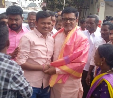 బీఆర్‌ఎస్‌ పార్టీ జెండా ఆవిష్కరణ పుట్ట మధుకర్…