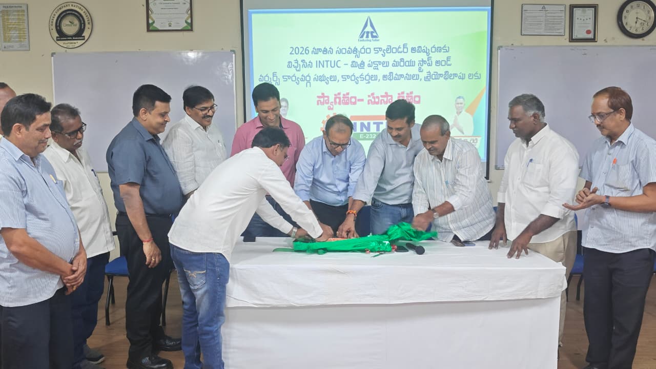 ఐఎన్టియుసి క్యాలెండర్ ఆవిష్కరించిన యూనిట్ హెడ్ శైలందర్ సింగ్