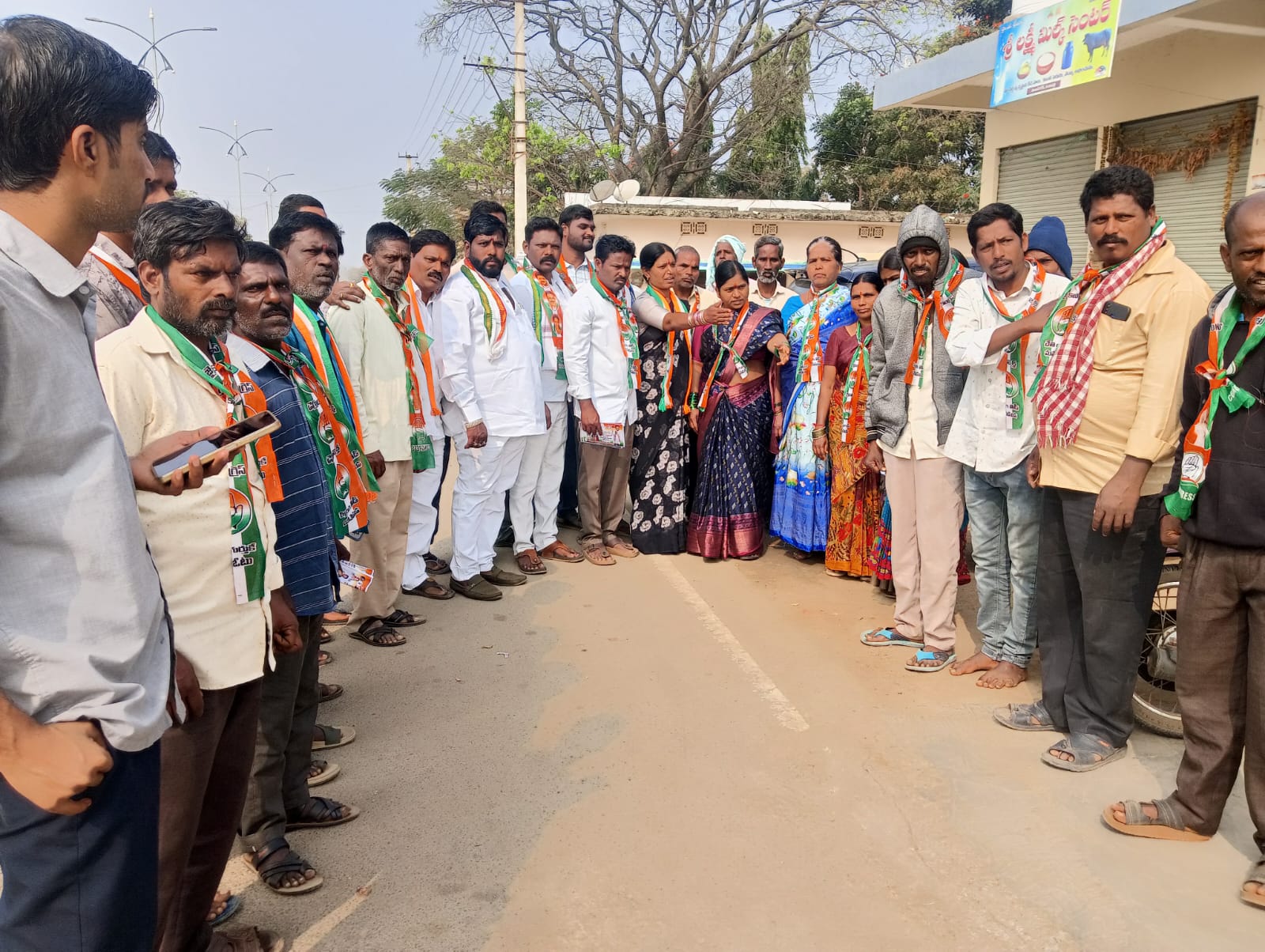 గజ్వెల్ ప్రంజ్ఞాపూర్ పదిహేనవా వార్డు కొన్సలర్ అభ్యర్థి నక్క సంతోష్ రాములు గౌడ్ నామినేషన్ దఖలా