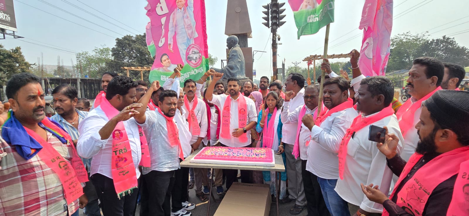 ఖనిలో ఘనంగా కెసిఆర్ జన్మదిన వేడుకలు…