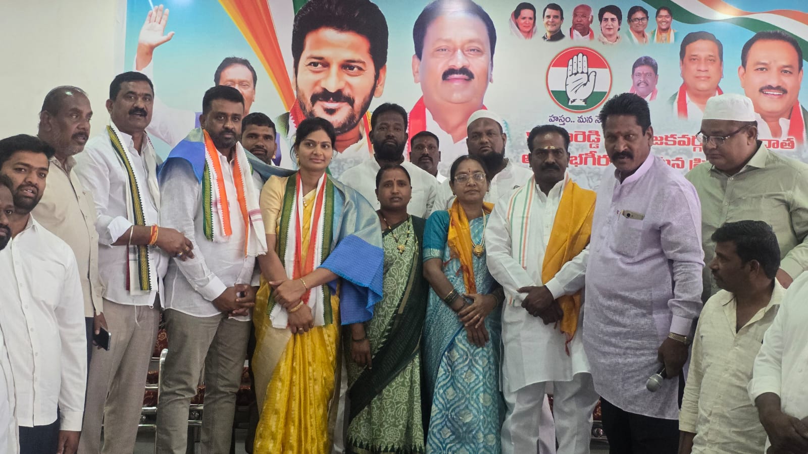 కామారెడ్డి కాంగ్రెస్ కార్యాలయంలో నిజామాబాద్ మేయర్ ఉమారాణి కి ఘన సన్మానం