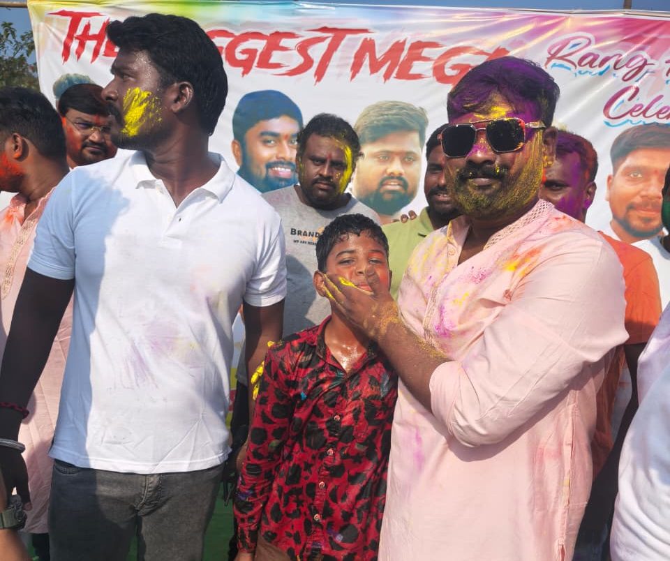 బ్రదర్ టీమ్ ఆధ్వర్యంలో జమ్మికుంట కాలేజీ గ్రౌండ్‌లో హోలీ హంగామా రేన్ డాన్స్, లైవ్ డీజేతో రంగుల సందడి.