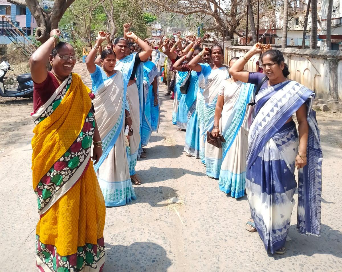 అంగన్వాడీ వర్కర్స్ పై అక్రమ అరెస్ట్ లను రద్దు చేయాలి సిఐటియు