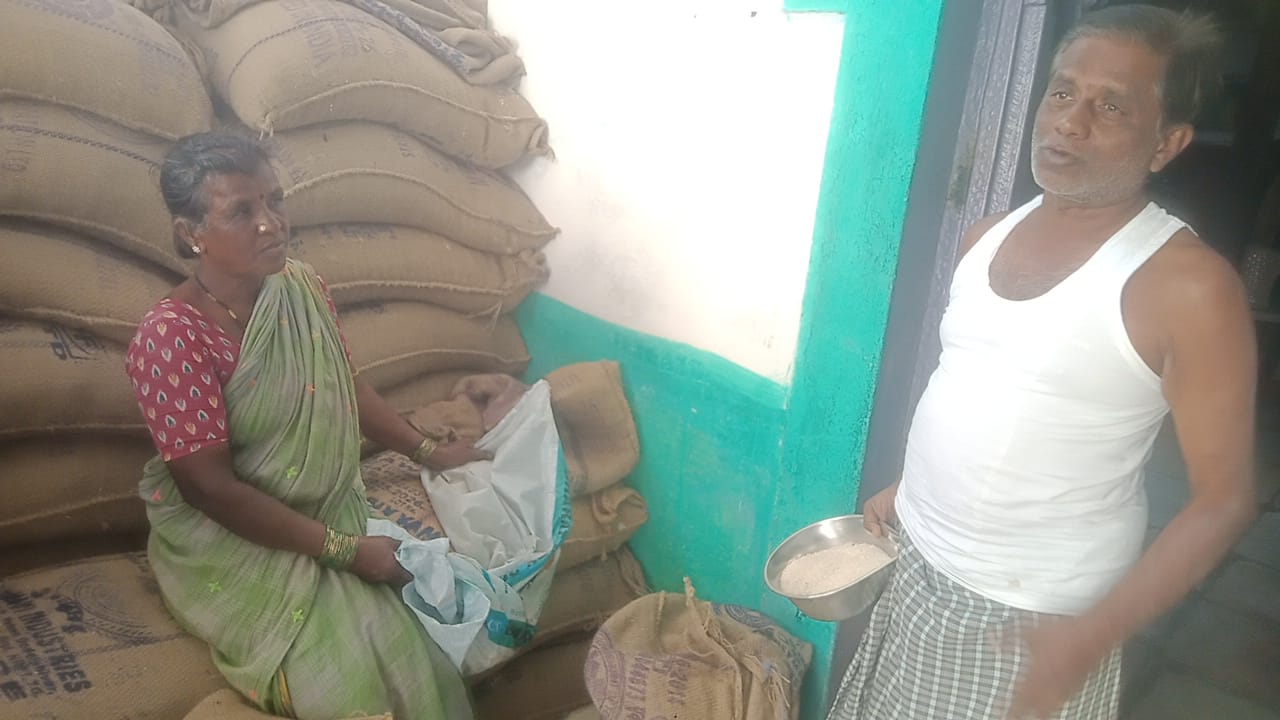 కొండాపూర్ గ్రామంలో దొడ్డు బియ్యం సరఫరా…