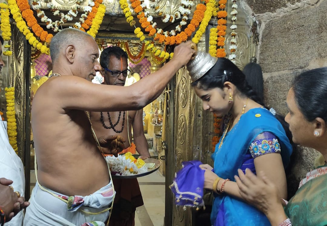 ఆథ్యాత్మిక సేవలో నిత్య సమాజ సేవకురాలు