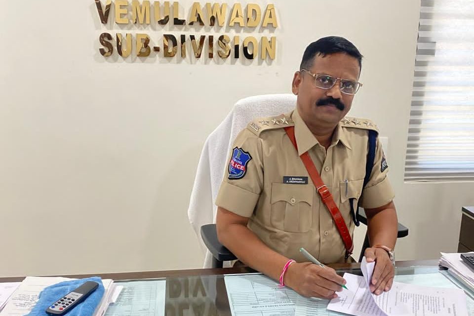 వేములవాడ నూతన డిఎస్పిగా శ్రీనివాసులు బాధ్యతల స్వీకరణ