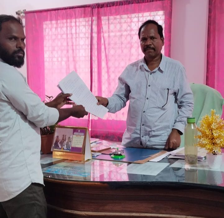 ఉపాధి హామీ పథకంలో అవకతవకలకు పాల్పడుతున్న ఫీల్డ్ అసిస్టెంట్ పై ఎంపిడిఓకు ఫిర్యాదు