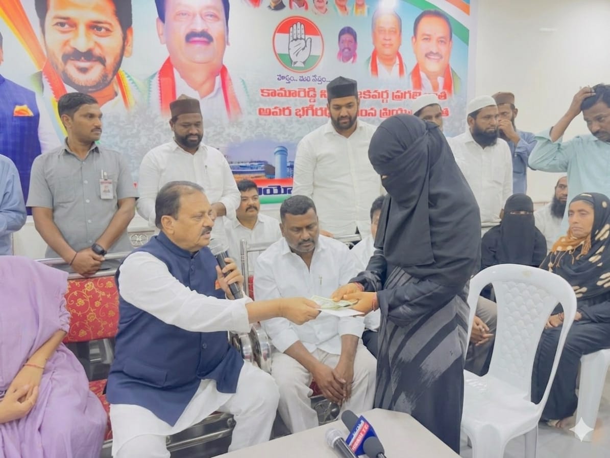 ముగ్గురు చిన్నారుల హత్య ఘటనపై తీవ్ర ఆవేదన వ్యక్తం చేస్తూ భావోద్వేగానికి