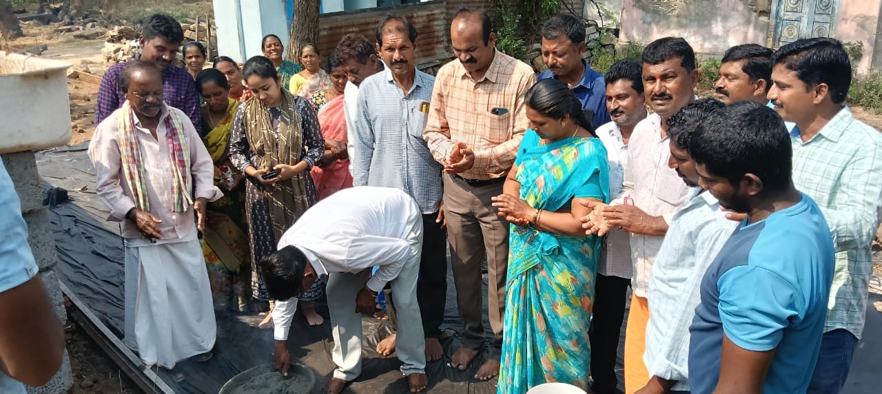 వాయిలసింగవరం గ్రామంలో సీసీ రోడ్డు నిర్మాణ పనులకు శంఖుస్థాపన