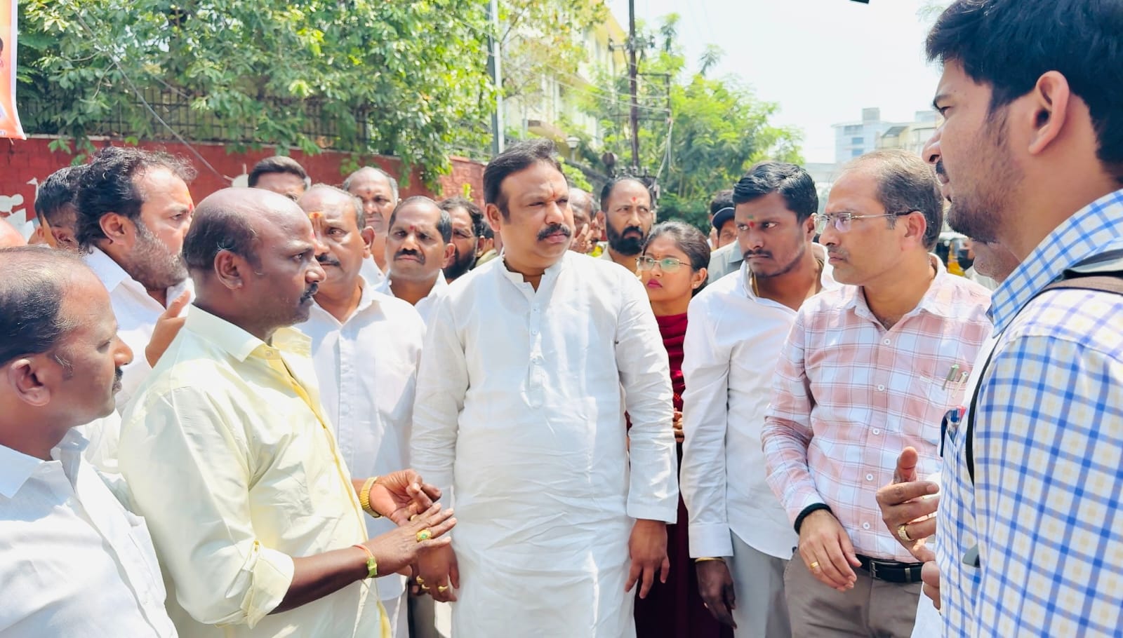 సిమెంట్ రహదారి పనులను ప్రారంభించిన కంటోన్మెంట్ ఎమ్మెల్యే శ్రీగణేష్.