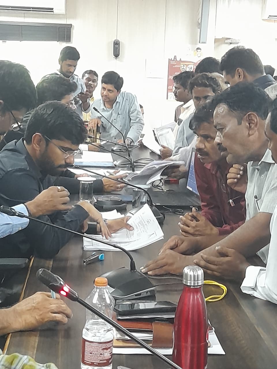 అక్రిడిటేషన్ అవకతవకల ఫిర్యాదుల పై విచారణ చేయండి