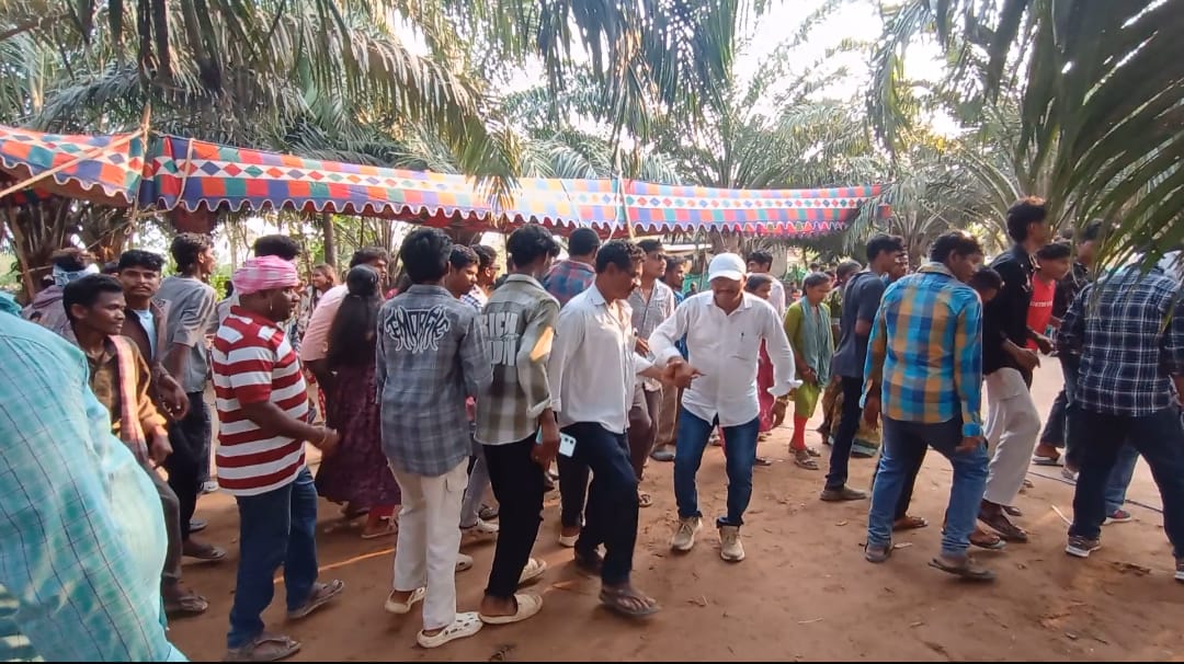 నూరేళ్ళ పండగగా మొడియం వారి పెళ్లి సందడి